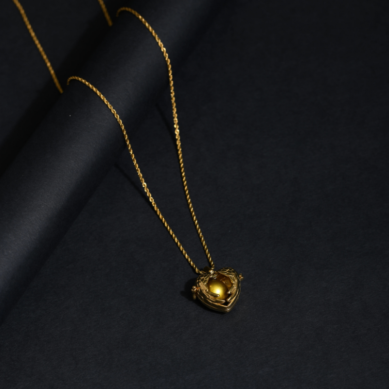 118 Collier Chaîne Torsadée & Pendentif Sphère Cage Dorée – Image 1