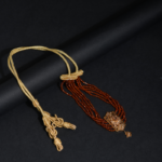 Collier Multi-Rangs Micro-Perles Grenat & Pendentif Carré Doré