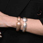 Bracelet Manchette Double Goutte Argentée Brillante – Image 2