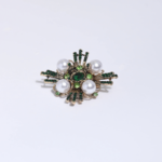 Broche Étoile Perles & Émeraudes