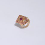 Bague Chevalière Orientale Dorée Rubis & Émeraude